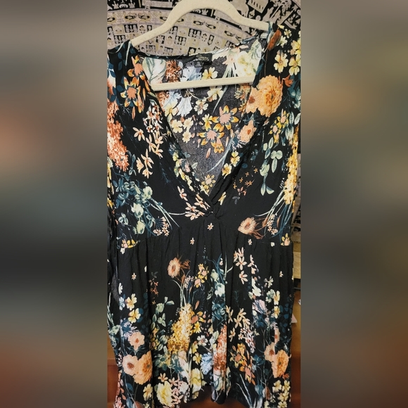 Suzanne Betro Top Floral - Picture 2 of 4